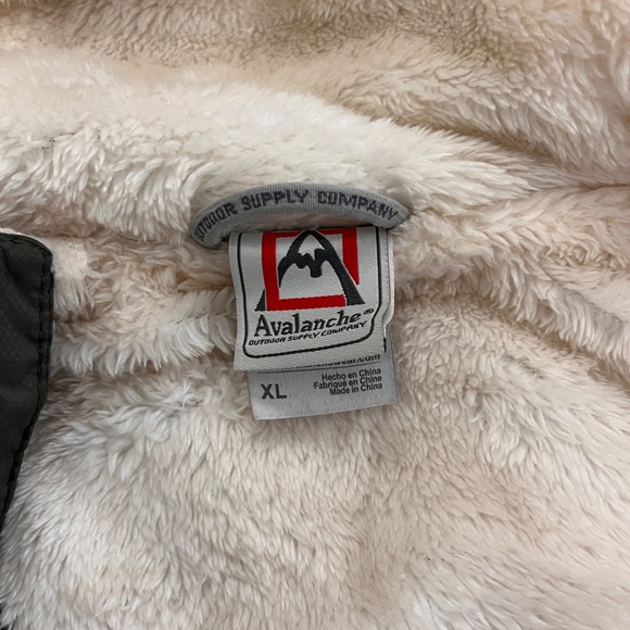 Beautiful olive green hooded Avalanche Outdoor Supply Company winter jacket. - Picture 2 of 5